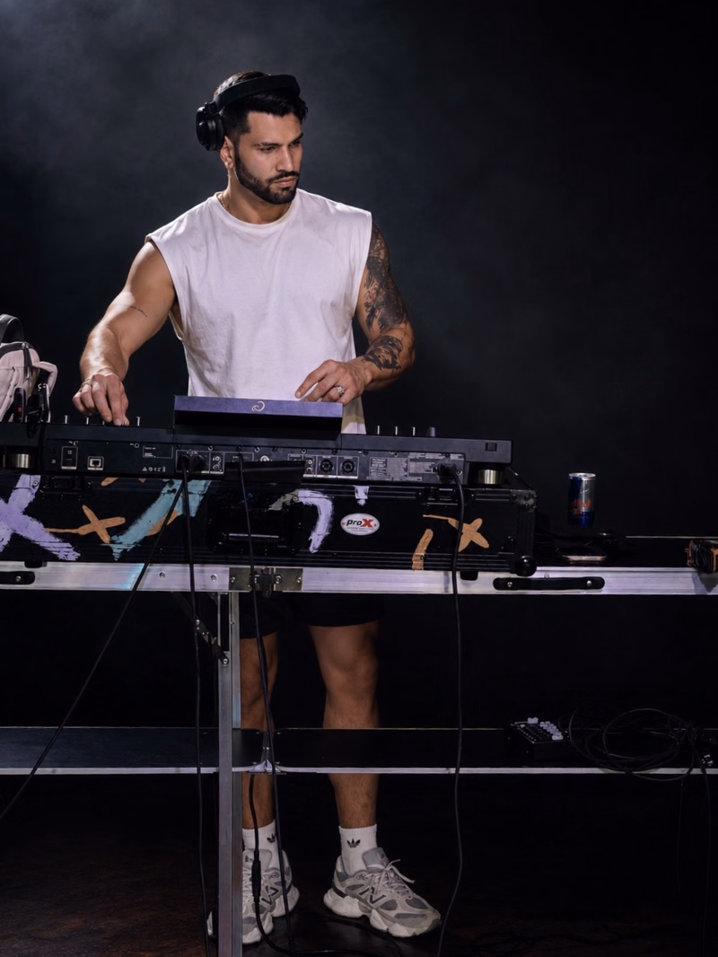 DJ Adriano Dolce performing